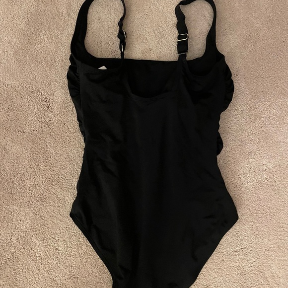 Anne Cole One Piece Swimsuit. Size 8 - Picture 2 of 3